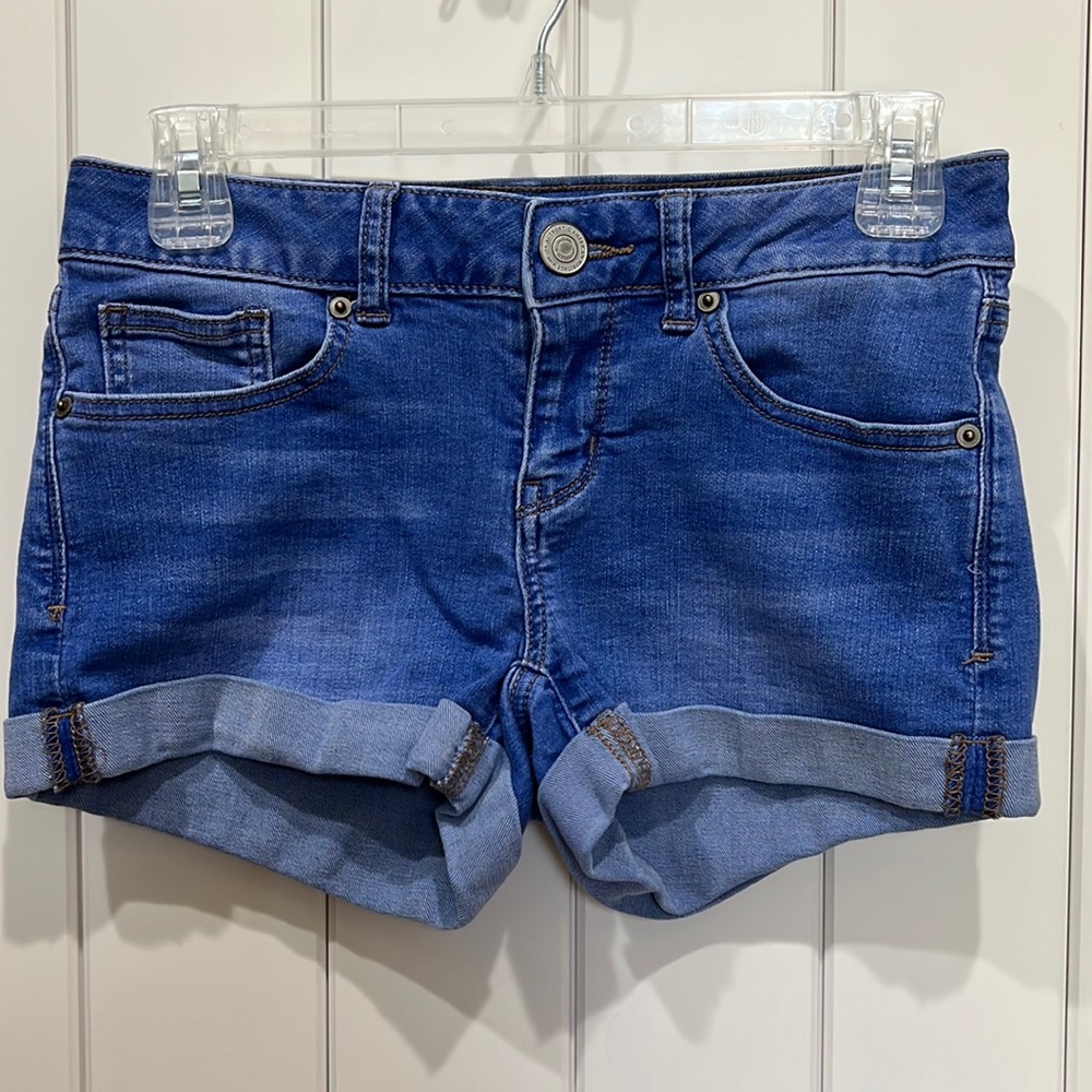 SO Perfectly Soft Wash Cuffed Short. Juniors Size 3. Blue Shortie